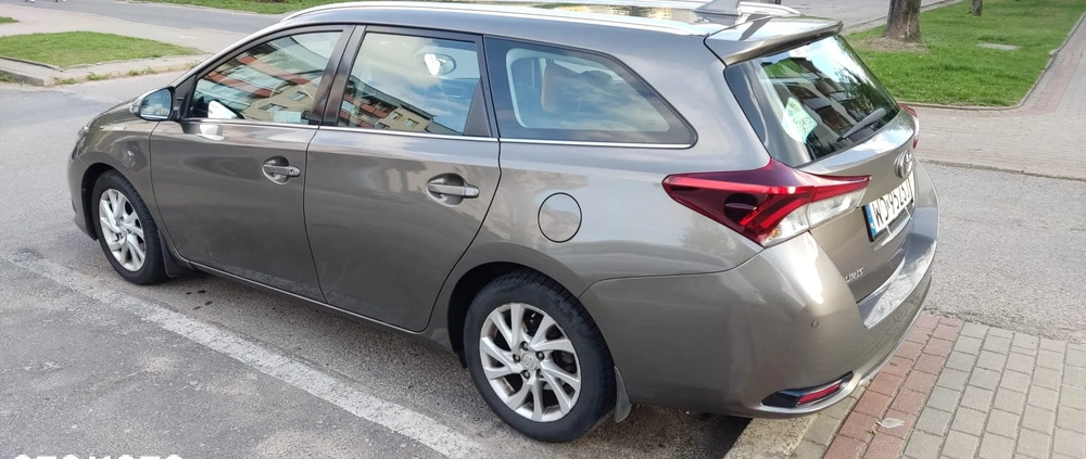 Toyota Auris cena 63750 przebieg: 102000, rok produkcji 2017 z Białystok małe 46